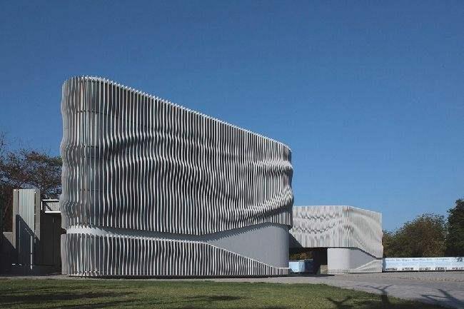辽源浅谈现代建筑采用网架结构安装的主要优势和应用